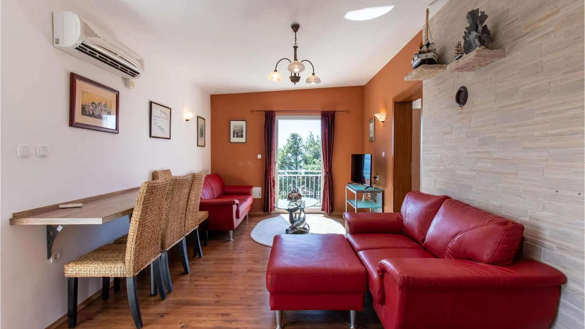 Cozy Home In Maslenica With Kitchen Holiday home