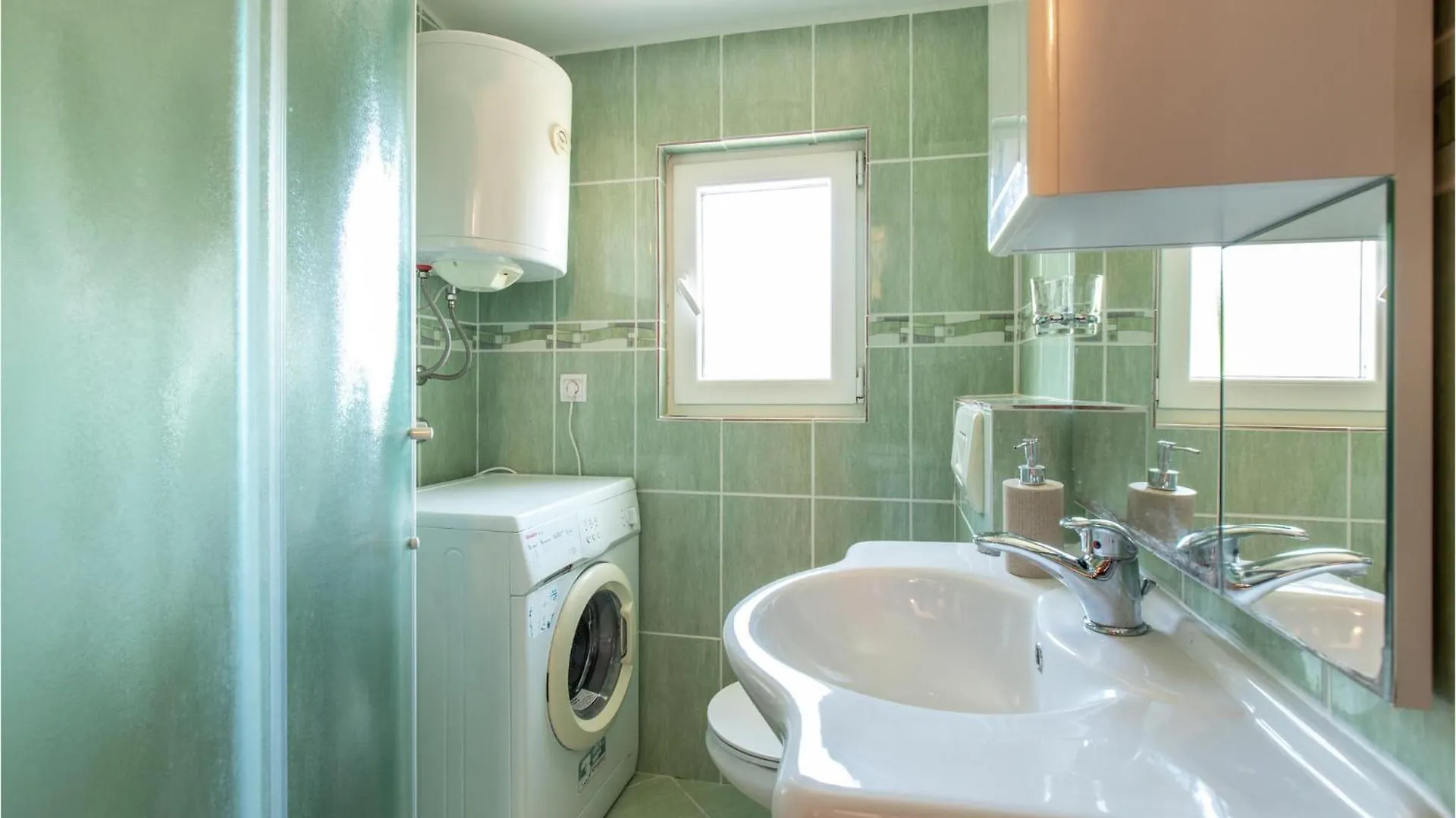 Holiday home Cozy Home In Maslenica With Kitchen